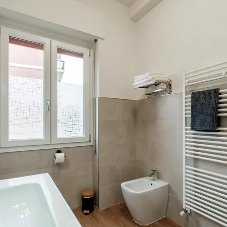 Essenza Moderna Ospedale E Comodita * Брешія